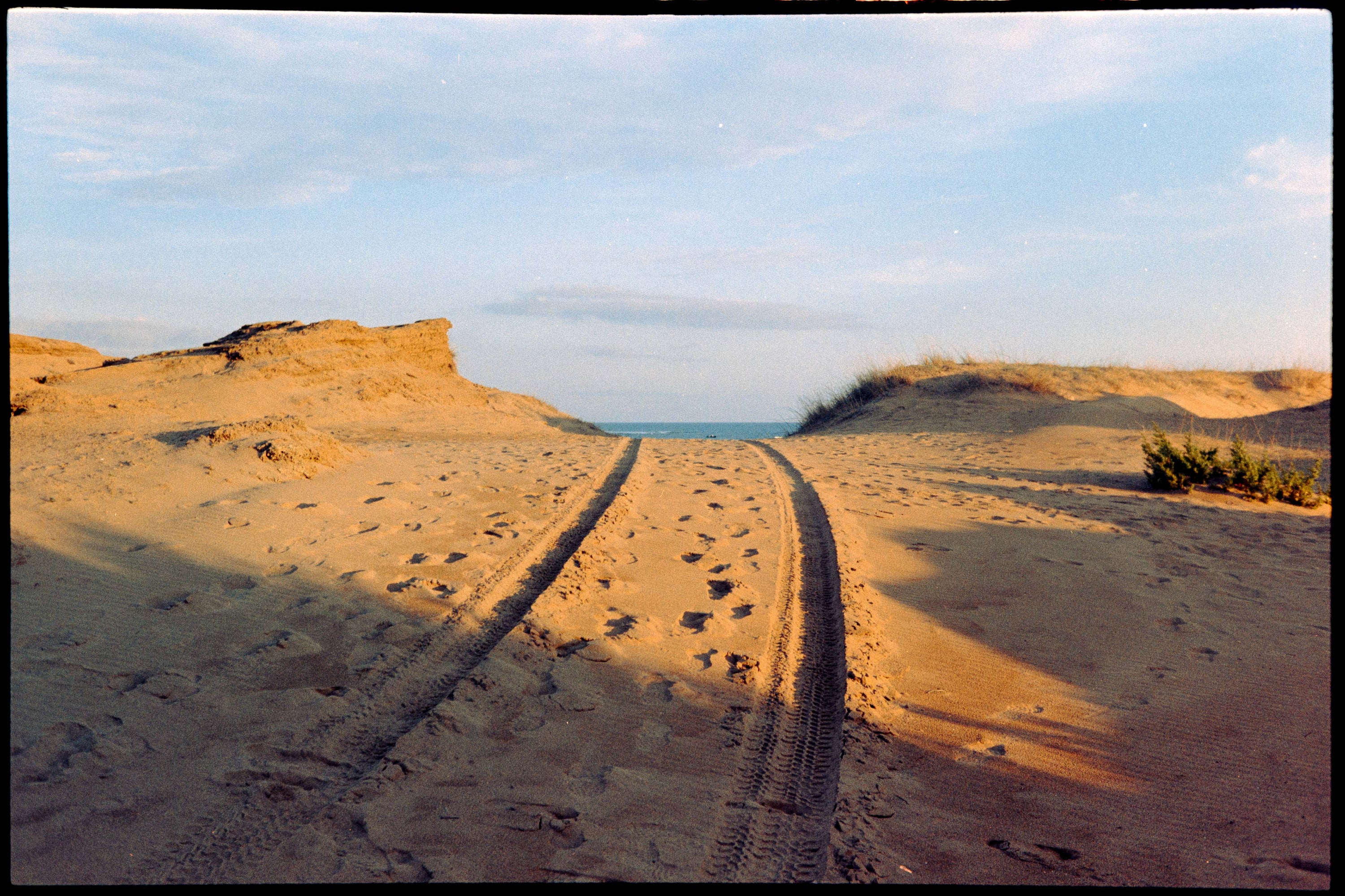 An affordable 35mm film with punchy color, subtle grain, and the nostalgic feel of the vacation snapshots our parents made in the 1980s.