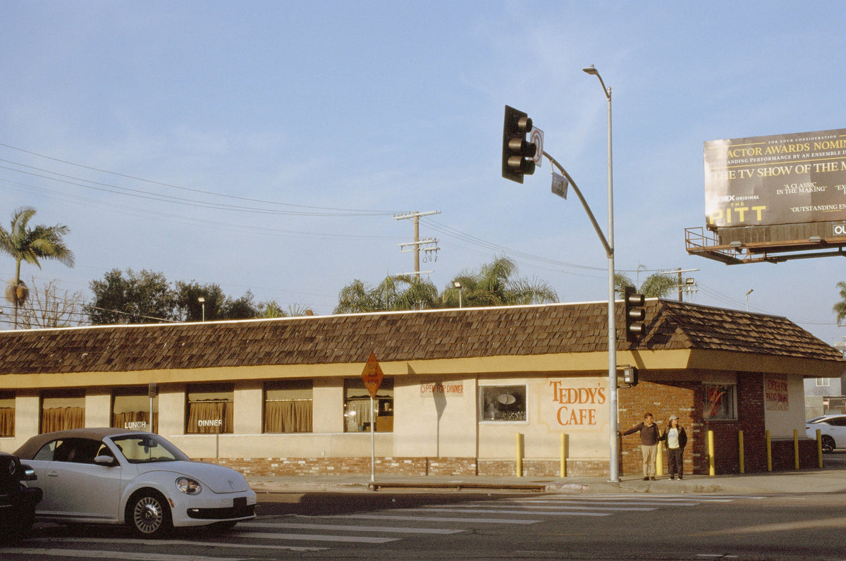 An affordable 35mm film with punchy color, subtle grain, and the nostalgic feel of the vacation snapshots our parents made in the 1980s.