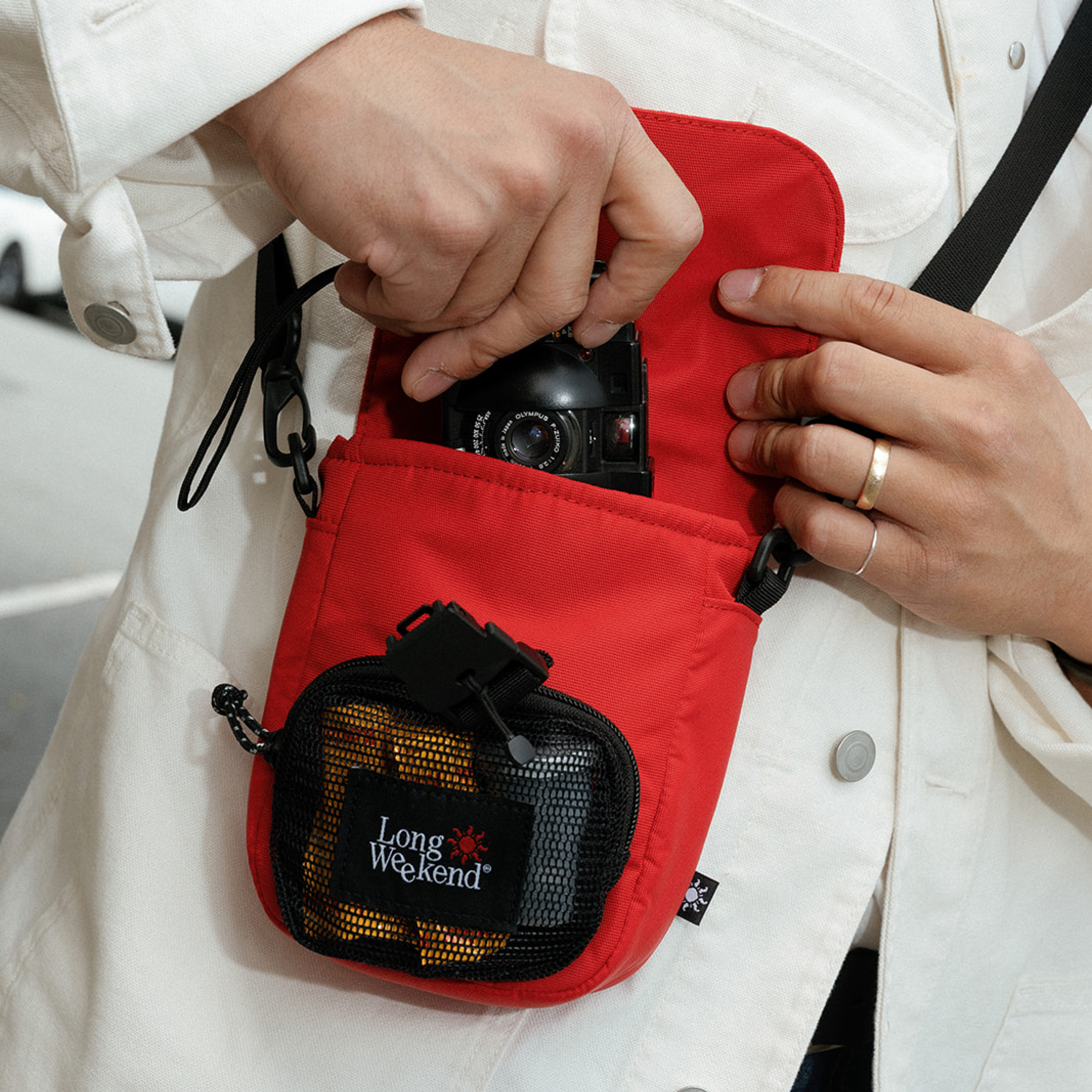 Long Weekend Crossbody Camera Pouch (Black)